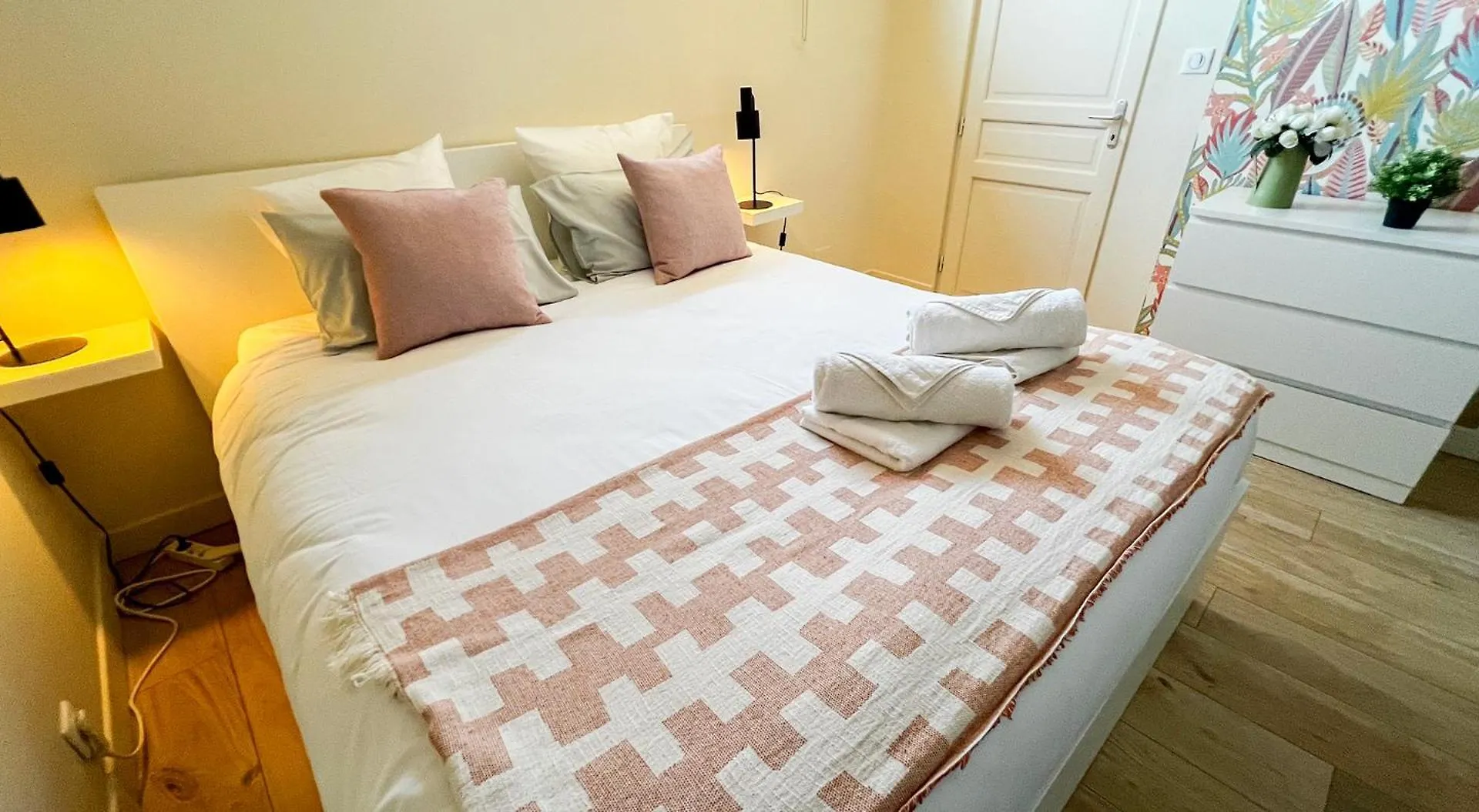 Ac - Private Exterior - Au Pied Du Palais Des Papes! Apartment Avignon