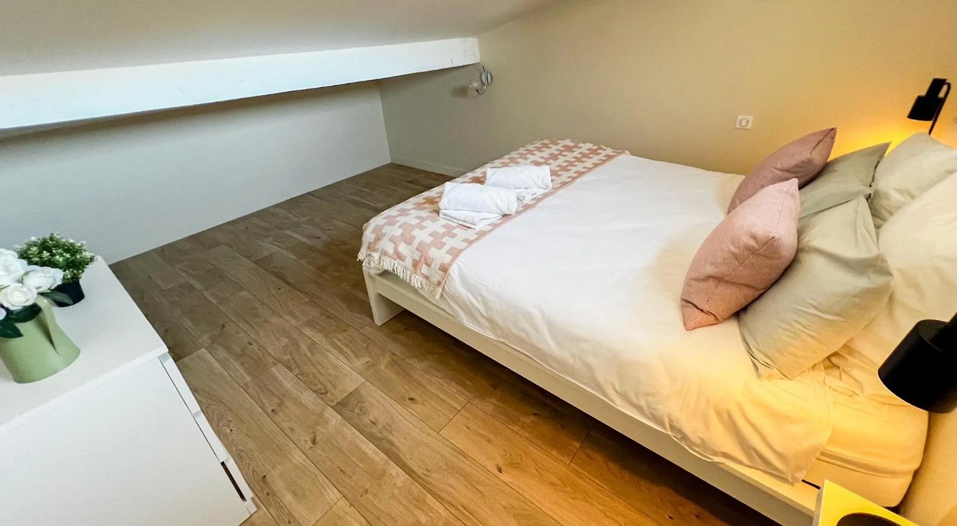 Ac - Private Exterior - Au Pied Du Palais Des Papes! Daire Avinyon