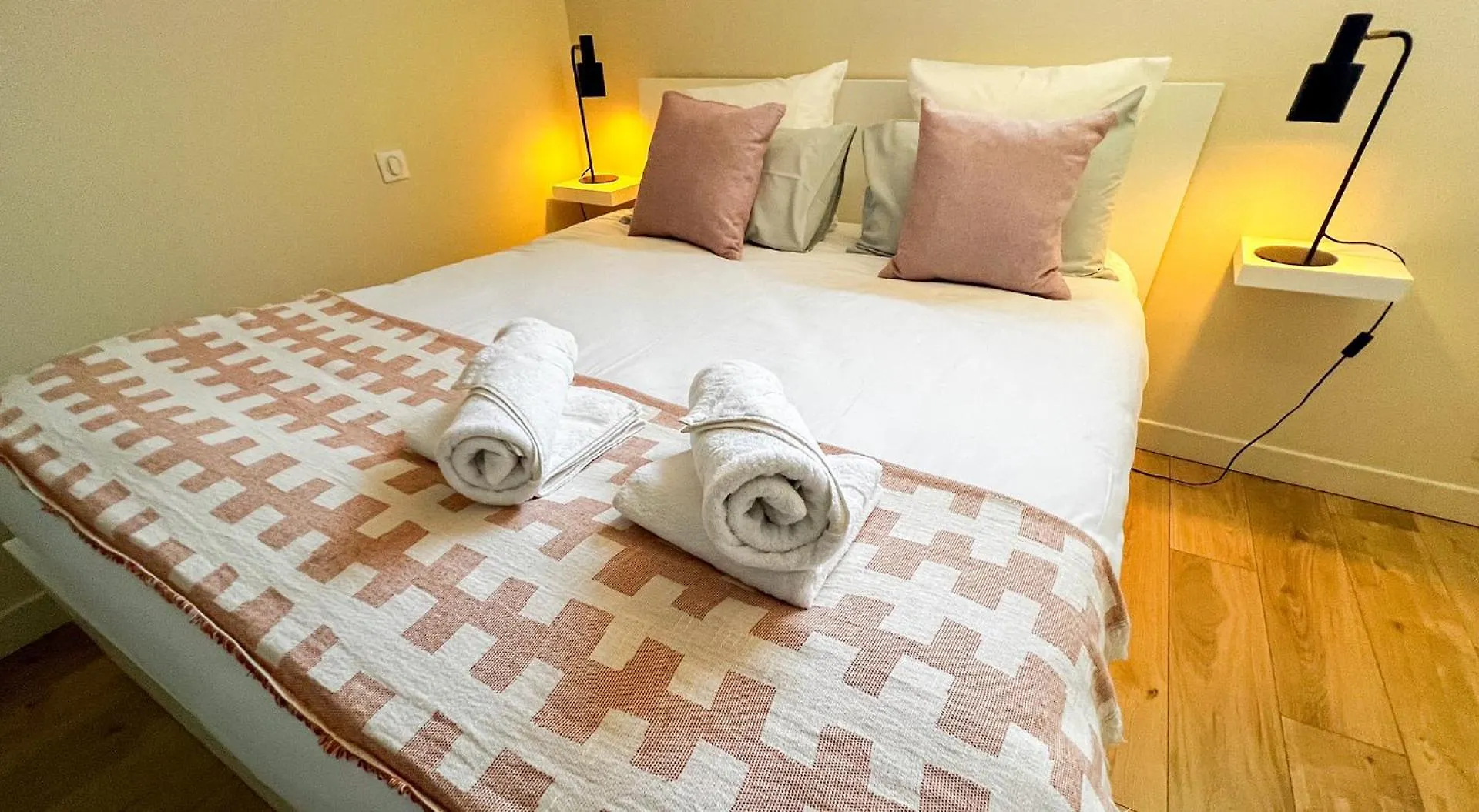 Ac - Private Exterior - Au Pied Du Palais Des Papes! Apartment Avignon France
